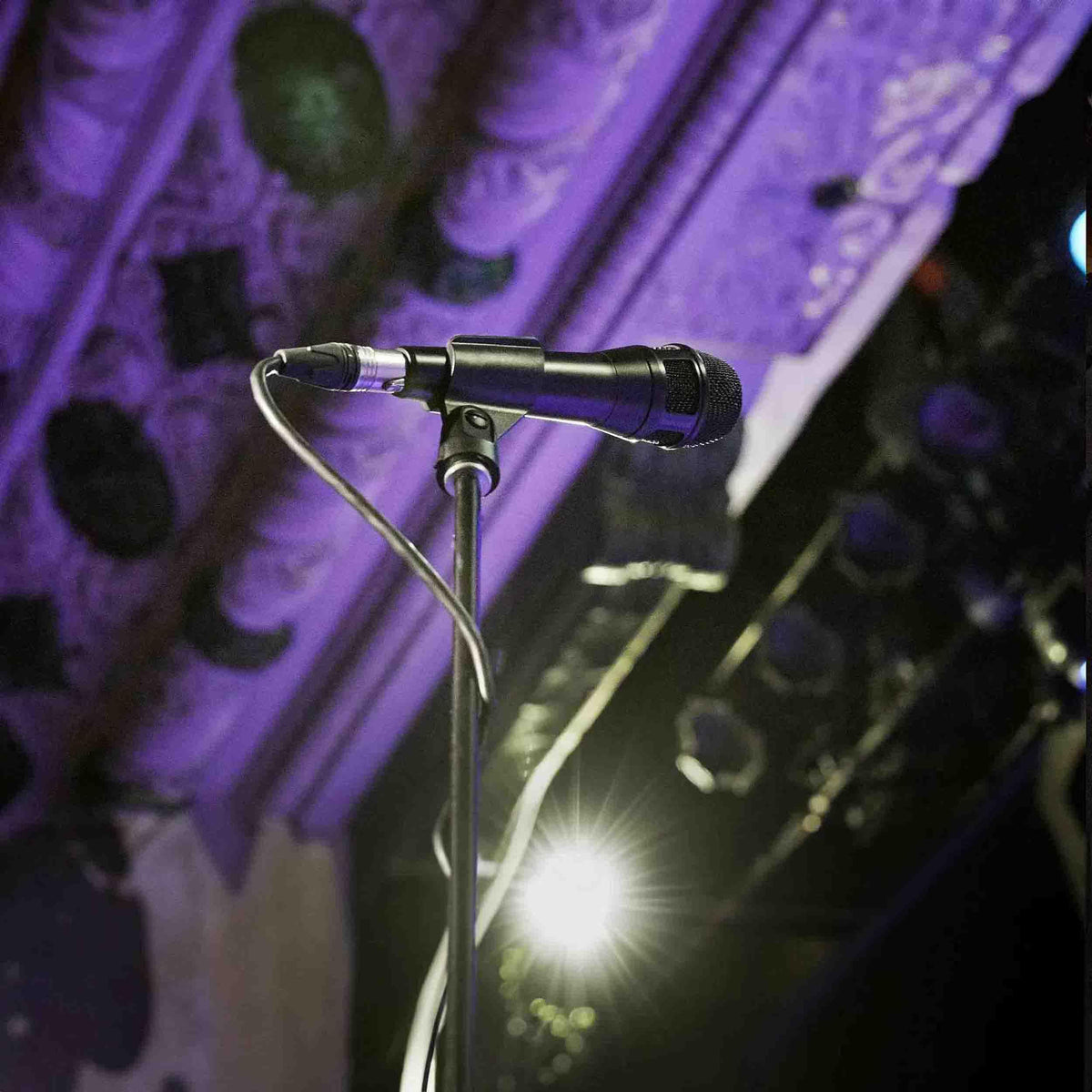 Black Supercardioid Dynamic Vocal Microphone L73792